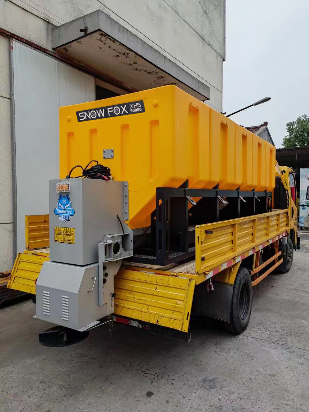 Intelligently Adjustable De-icing Spreader Simplifies Winter Snow-Removal Operations
