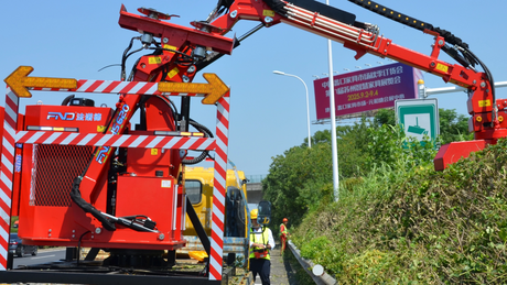 Vehicle-Mounted Hedge Trimmer_3942_2217_3153_1773.png